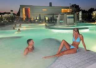 Wellness am Abend | Foto: Kur- & GästeService Bad Füssing